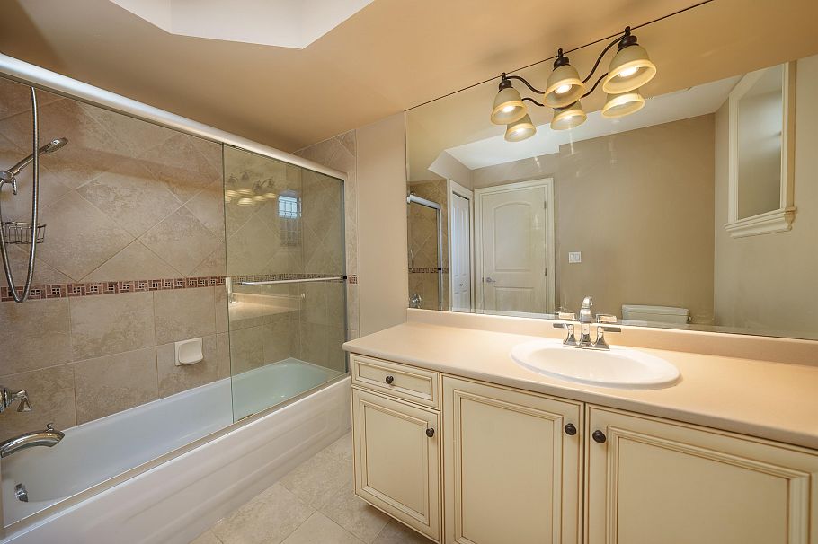 607 W 53 Avenue Vancouver, BC - 36