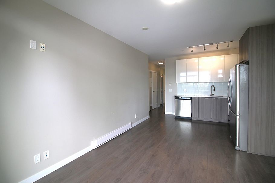 306 6555 Victoria Drive Vancouver, BC - 4