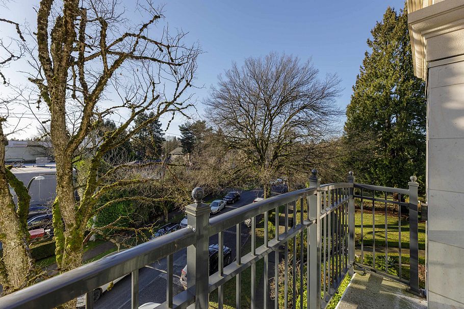 304 1009 Laurier Avenue Vancouver, BC - 23