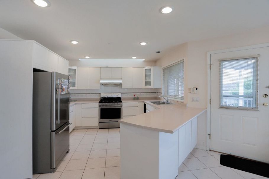 6333 Butler Street Vancouver, BC - 9