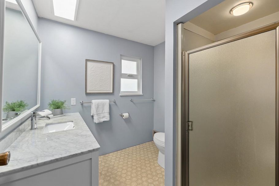 2142 St. Andrews Avenue North Vancouver, BC - 23