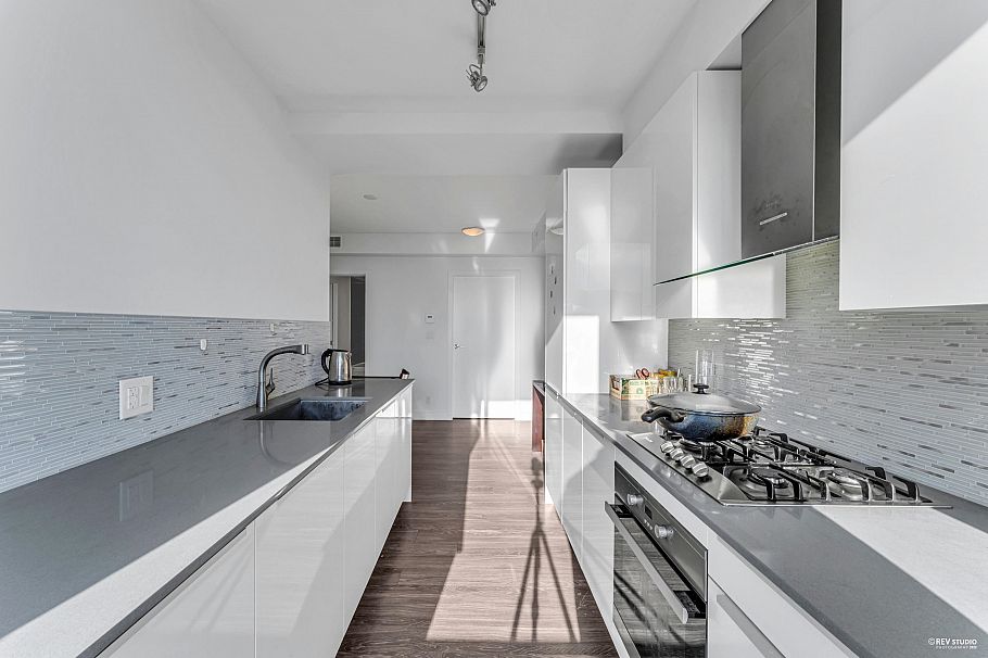 2206 1283 Howe Street Vancouver, BC - 3