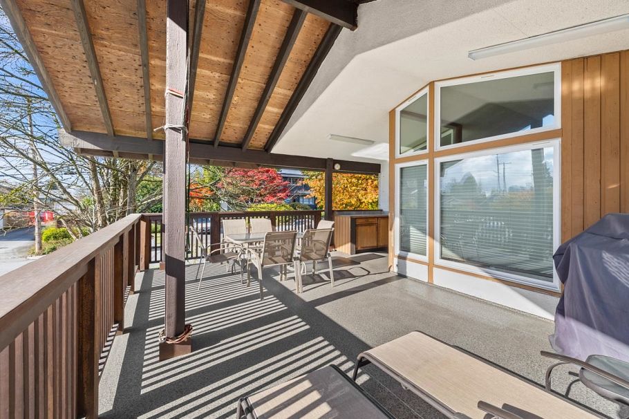 2142 St. Andrews Avenue North Vancouver, BC - 39