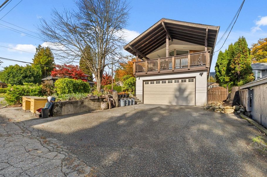 2142 St. Andrews Avenue North Vancouver, BC - 1