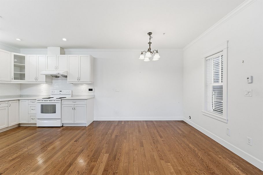 1553 E 13th Avenue Vancouver, BC - 8