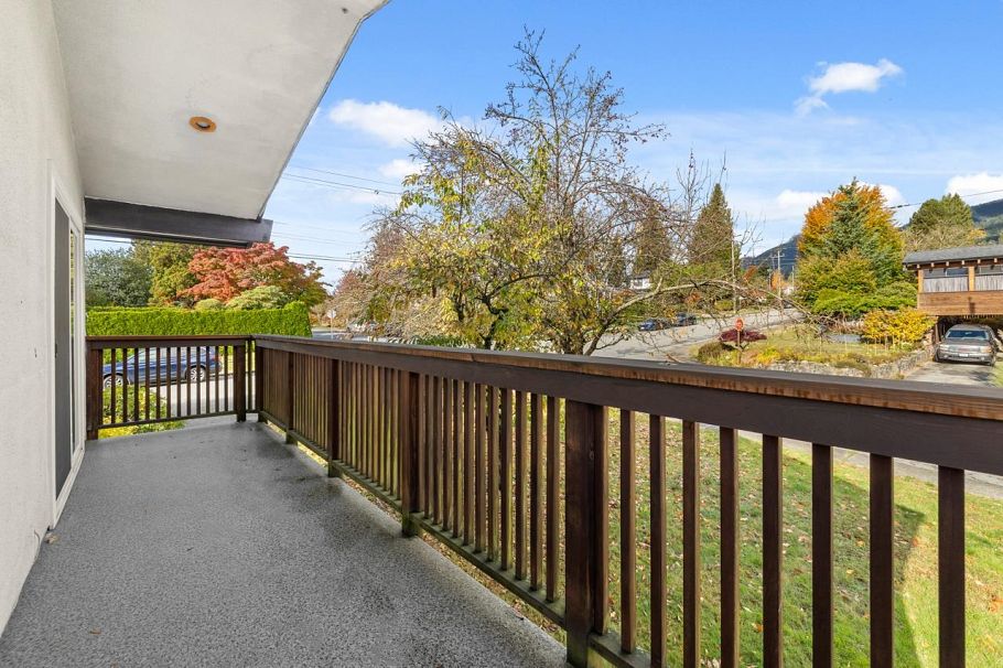 2142 St. Andrews Avenue North Vancouver, BC - 38