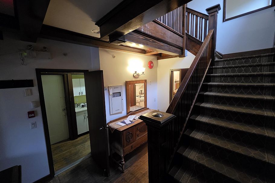 387 W 13th Avenue Vancouver, BC - 7