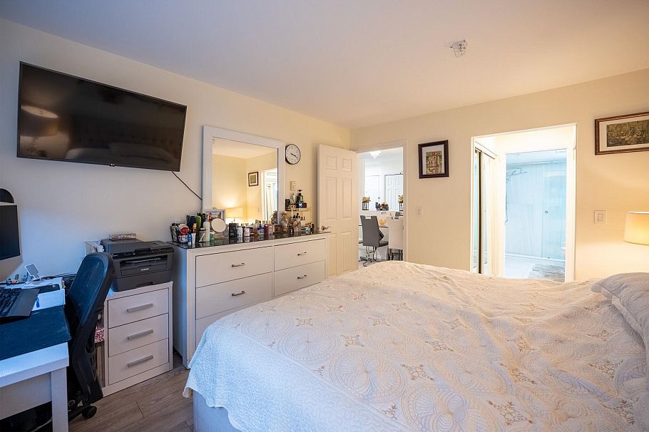 206 855 W 16th Street North Vancouver, BC - 11