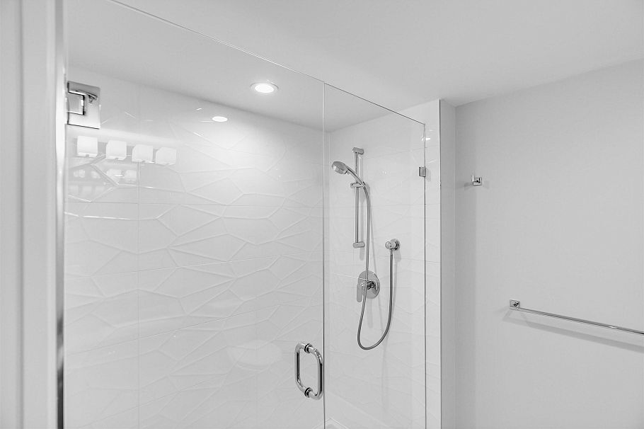 309 1519 Crown Street North Vancouver, BC - 13