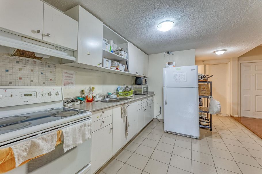 3302 E 5th Avenue Vancouver, BC - 3