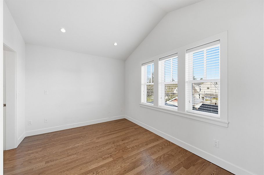 1553 E 13th Avenue Vancouver, BC - 12