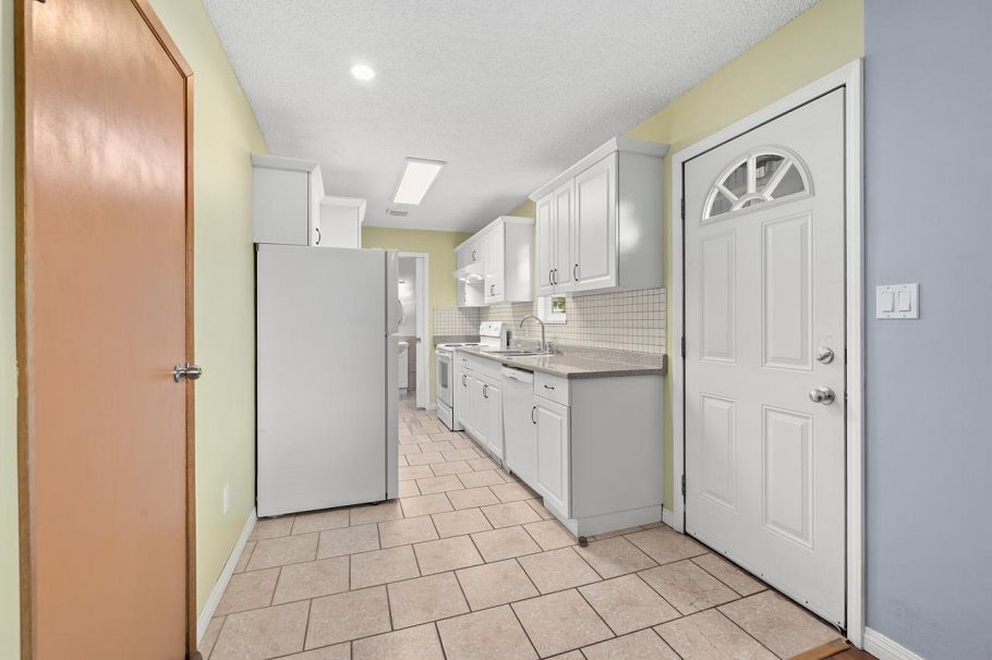 2142 St. Andrews Avenue North Vancouver, BC - 26