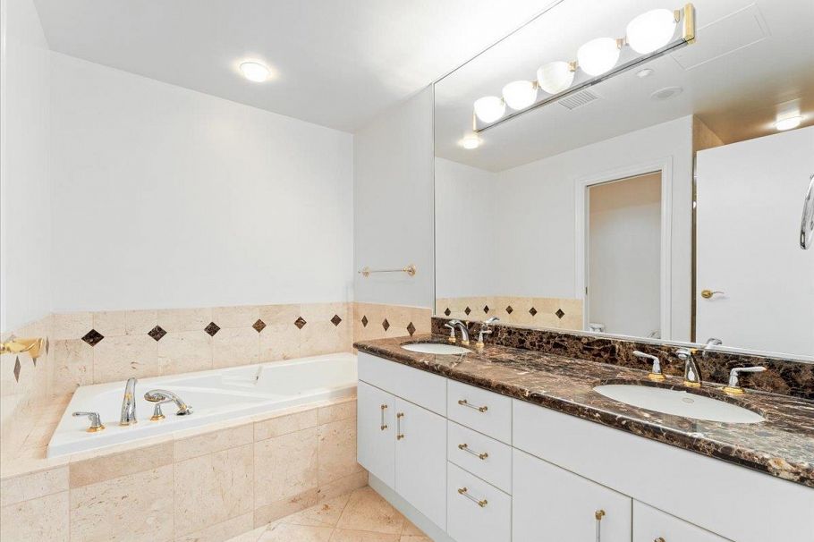 205 1717 Bayshore Drive Vancouver, BC - 28