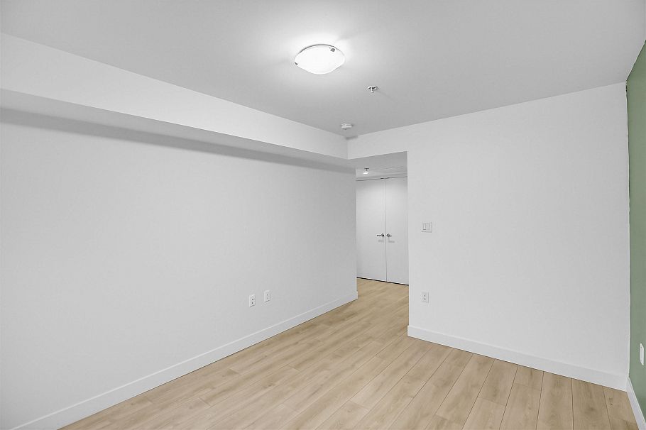 309 1519 Crown Street North Vancouver, BC - 10