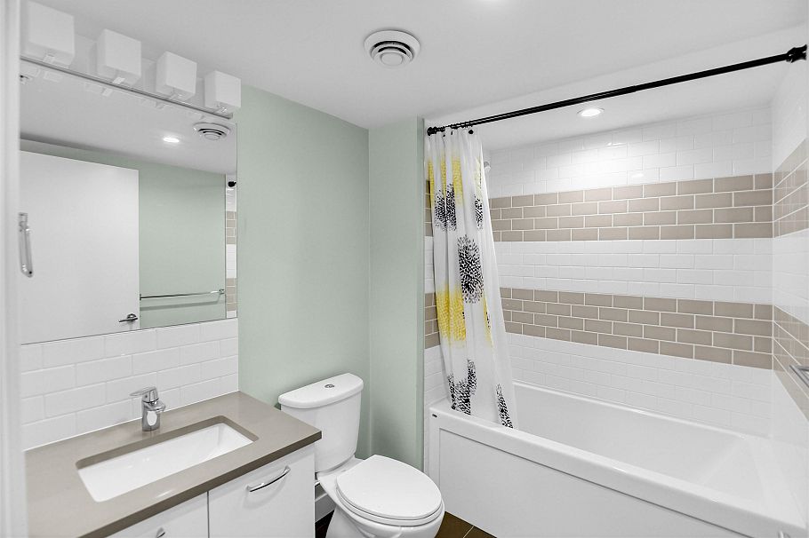 309 1519 Crown Street North Vancouver, BC - 4