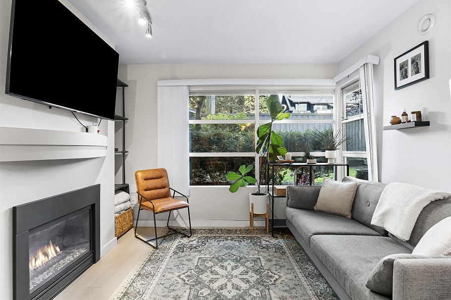 101 3023 W 4th Avenue Vancouver, BC - 2