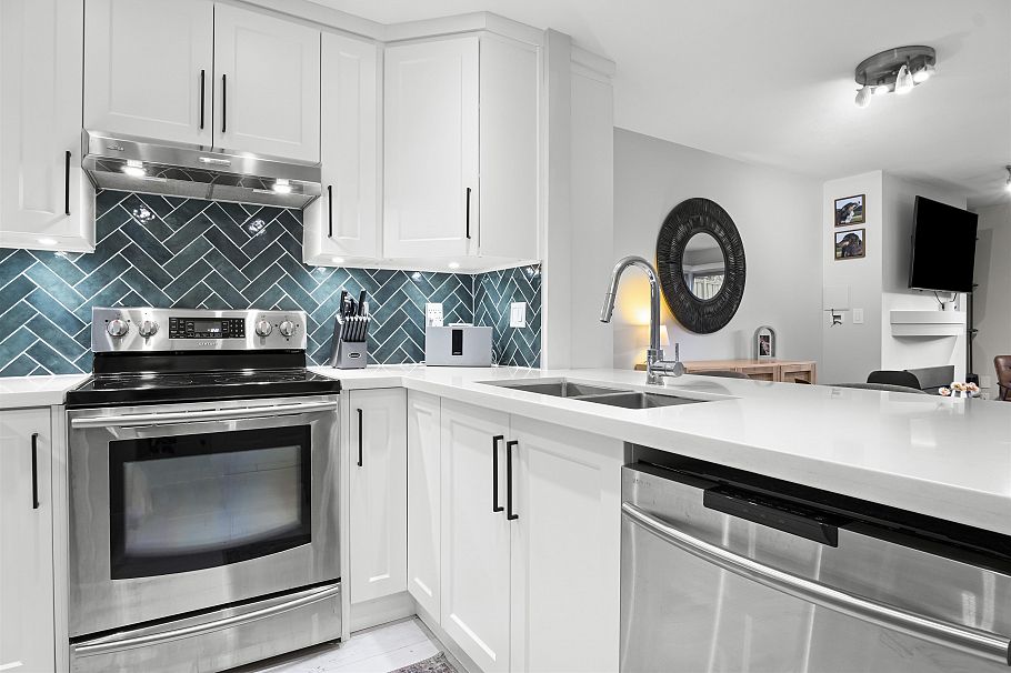 101 3023 W 4th Avenue Vancouver, BC - 9