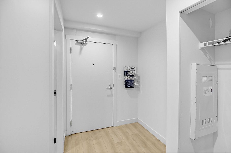 309 1519 Crown Street North Vancouver, BC - 3