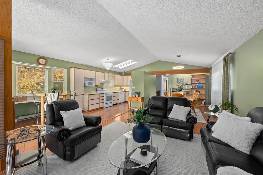 2142 St. Andrews Avenue North Vancouver, BC - 7