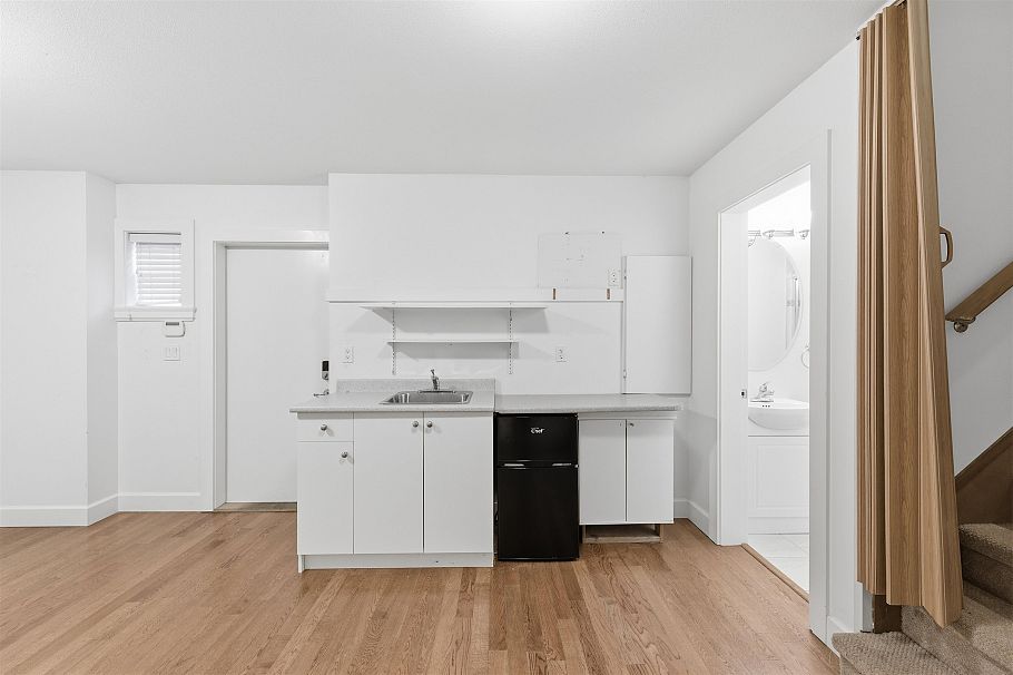 1553 E 13th Avenue Vancouver, BC - 21