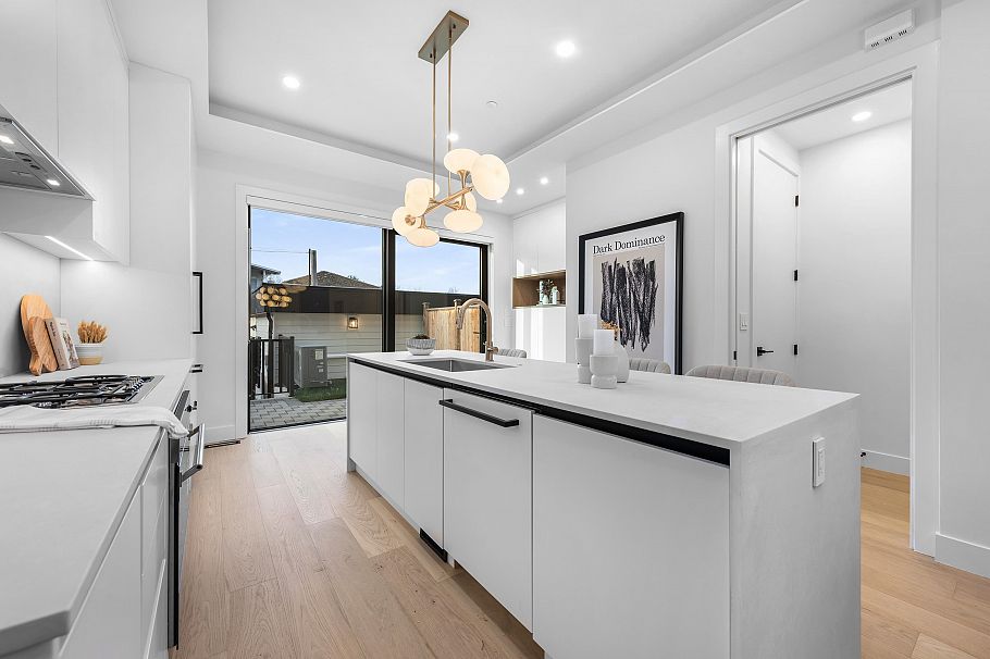 2 4889 Moss Street Vancouver, BC - 19