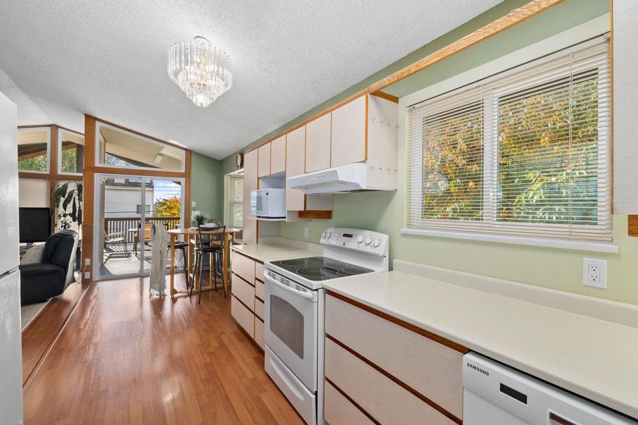 2142 St. Andrews Avenue North Vancouver, BC - 12