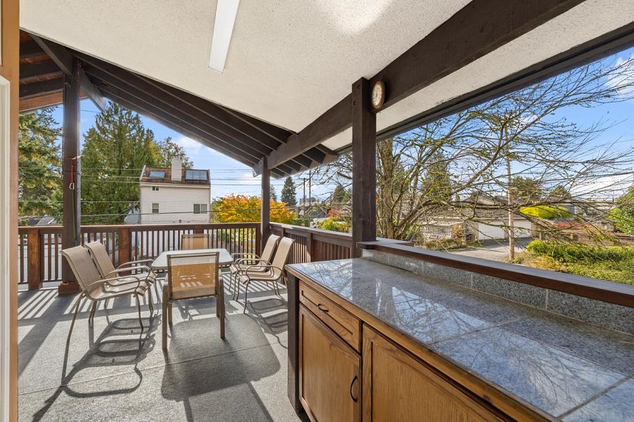 2142 St. Andrews Avenue North Vancouver, BC - 36