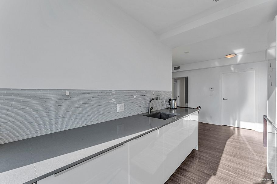 2206 1283 Howe Street Vancouver, BC - 4