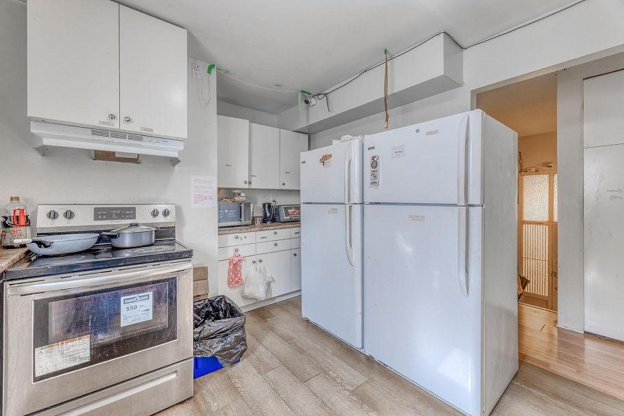 3302 E 5th Avenue Vancouver, BC - 10