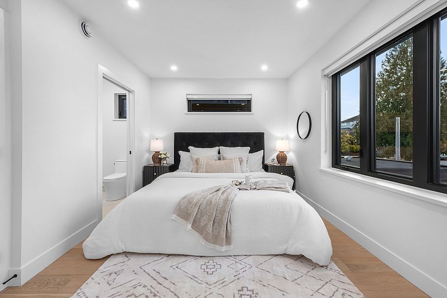 2 4889 Moss Street Vancouver, BC - 25