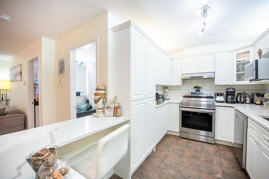 206 855 W 16th Street North Vancouver, BC - 7