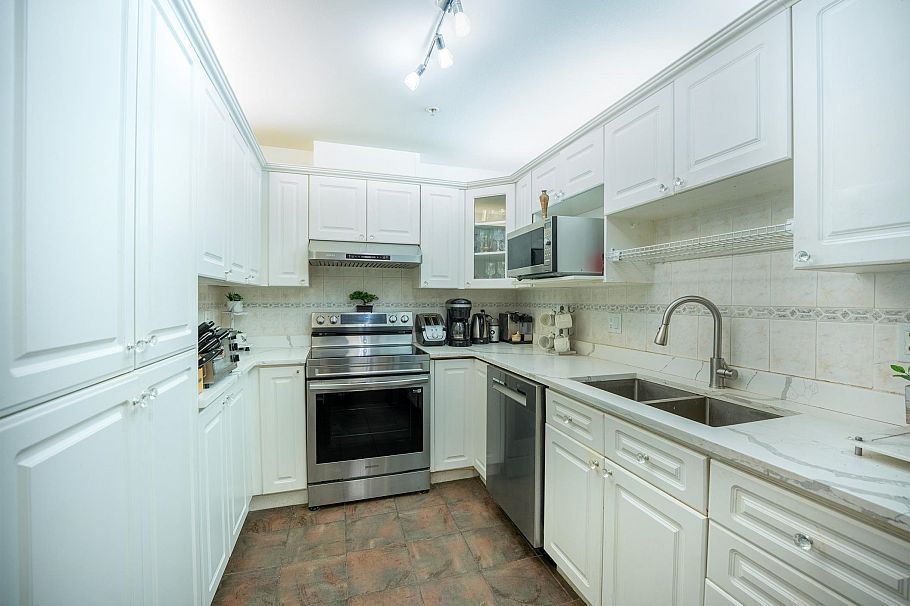 206 855 W 16th Street North Vancouver, BC - 8