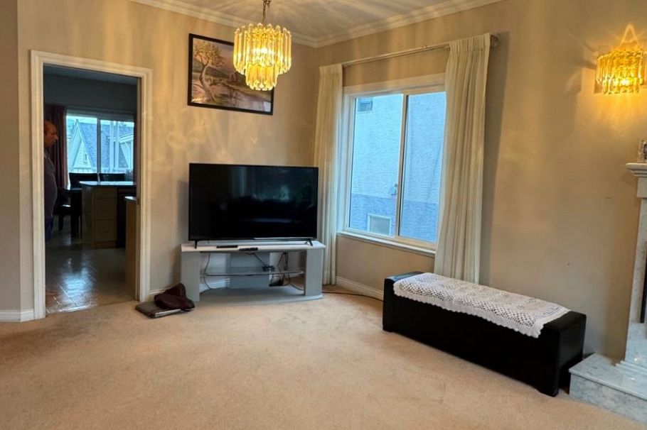 591 E 28th Avenue Vancouver, BC - 2