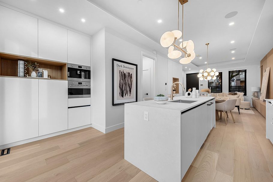 2 4889 Moss Street Vancouver, BC - 18