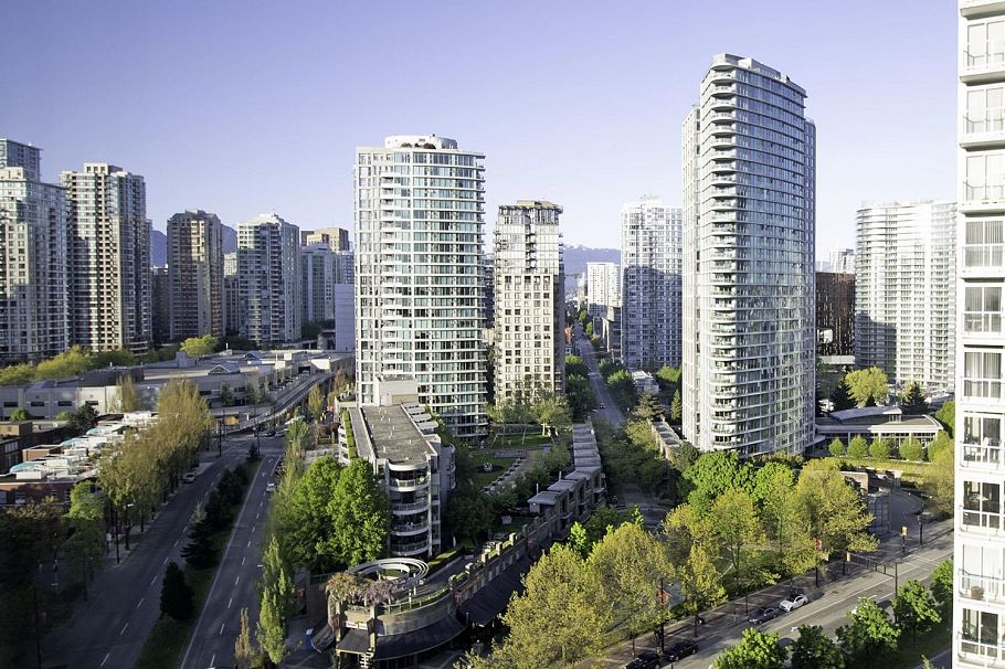 1905 198 AQUARIUS MEWS, Vancouver BC V6Z 2Y4 Vancouver, BC - 2