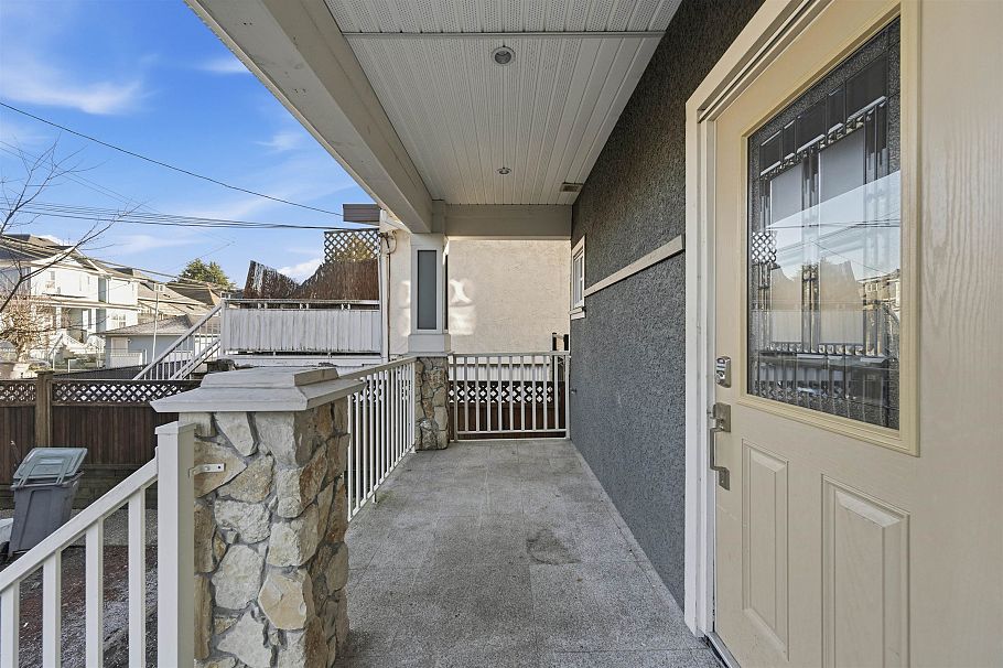 1553 E 13th Avenue Vancouver, BC - 24