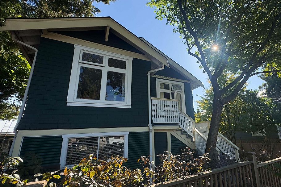 3336 E Georgia Street Vancouver, BC - 3