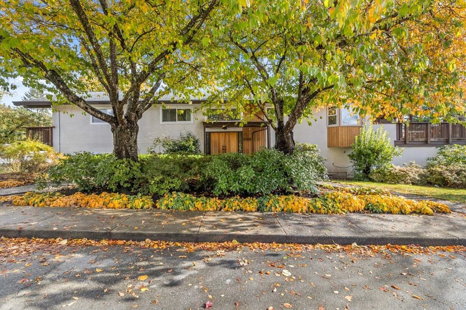 2142 St. Andrews Avenue North Vancouver, BC - 2