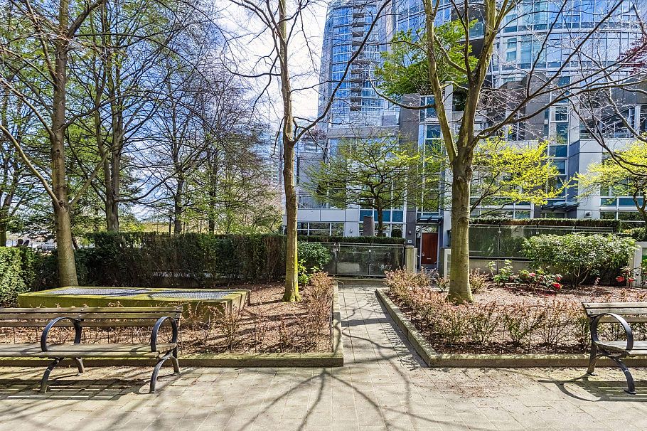 TH22 1281 W Cordova Street Vancouver, BC - 2