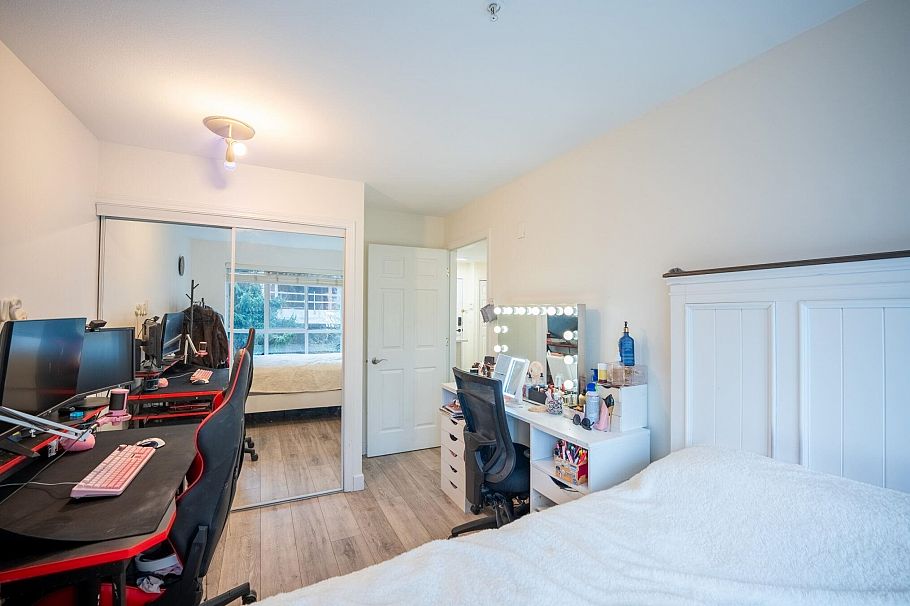 206 855 W 16th Street North Vancouver, BC - 14