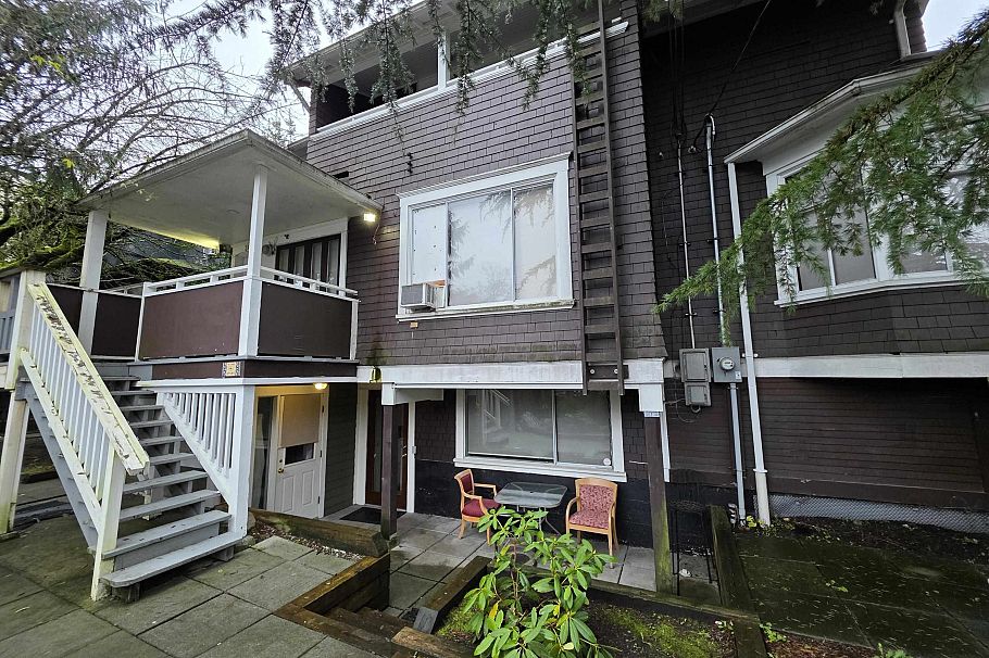 387 W 13th Avenue Vancouver, BC - 5