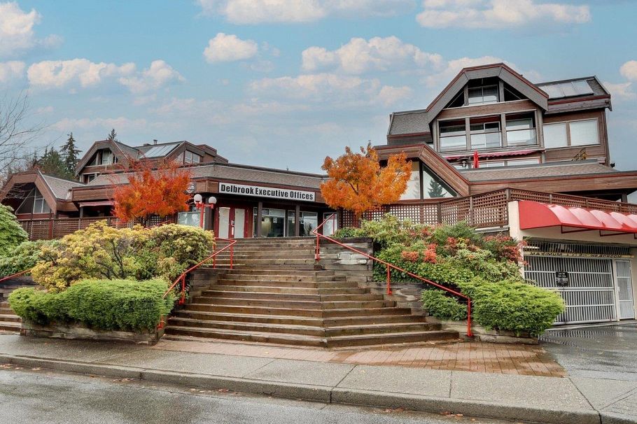 304 3711 Delbrook Avenue North Vancouver, BC - 31