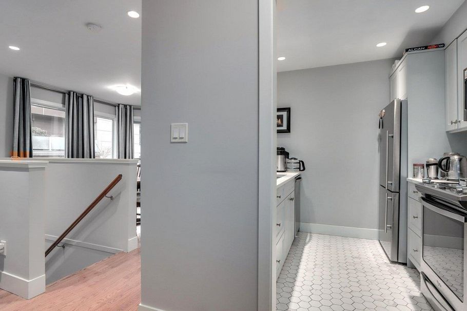 304 3711 Delbrook Avenue North Vancouver, BC - 5