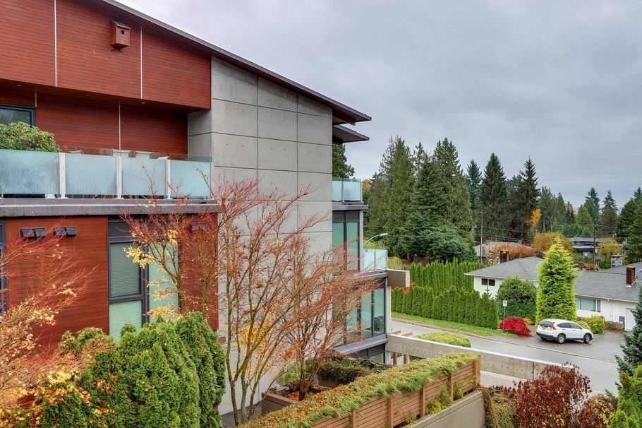 304 3711 Delbrook Avenue North Vancouver, BC - 18