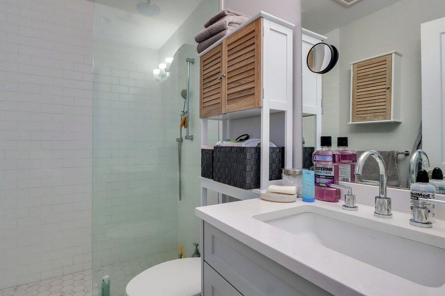 304 3711 Delbrook Avenue North Vancouver, BC - 27