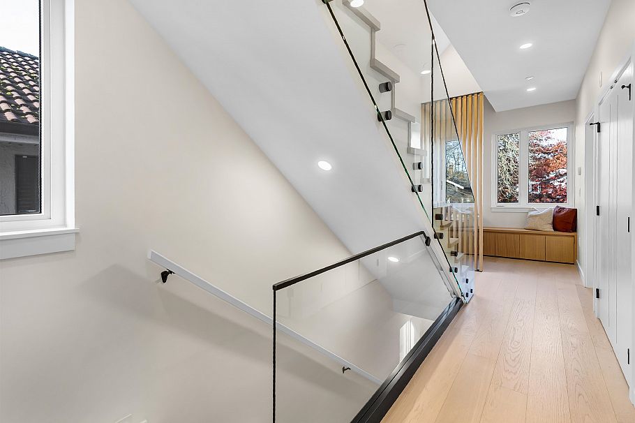 1 2764 W 14th Avenue Vancouver, BC - 17