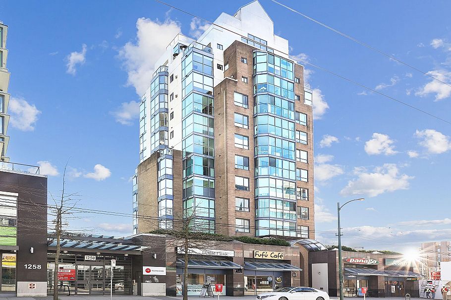 PH 1268 W Broadway Vancouver, BC - 2