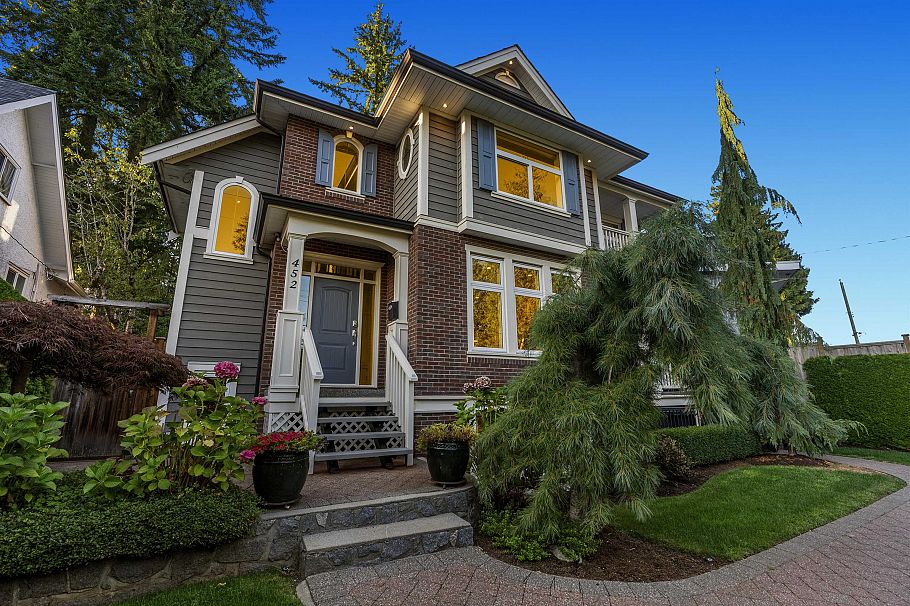 452 Tempe Crescent North Vancouver, BC - 2