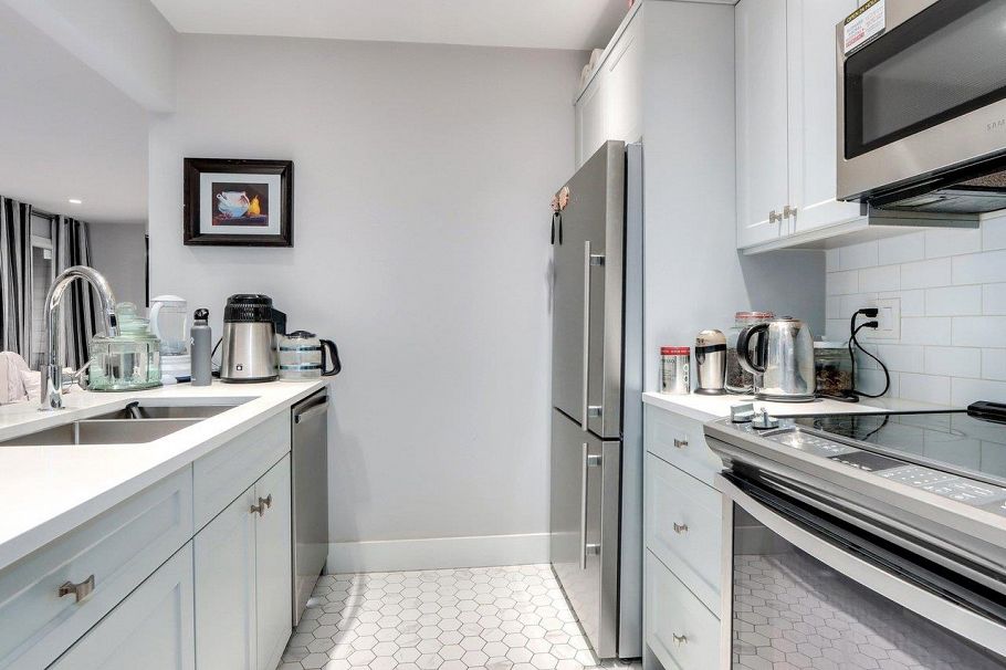 304 3711 Delbrook Avenue North Vancouver, BC - 8