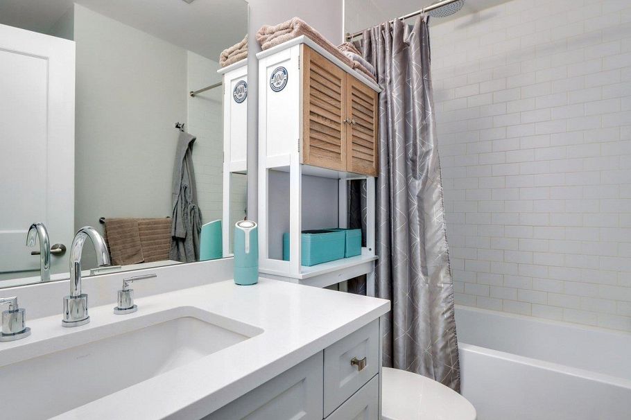 304 3711 Delbrook Avenue North Vancouver, BC - 23